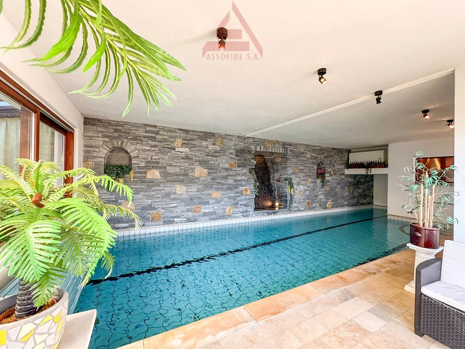 Villa mit einzigartiger Aussicht / Villa con vista esclusiva – Foto 8 von 10