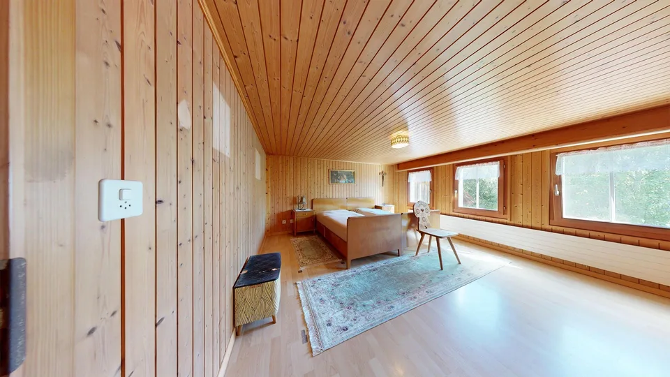 Residential house with attached barn – photo 2 of 13