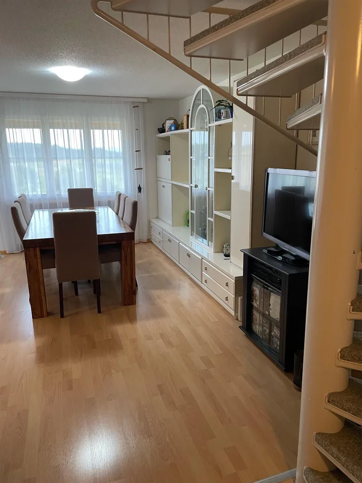 Grosszügige 7-Zimmer-Maisonettewohnung 2.+3.OG mit Balkon