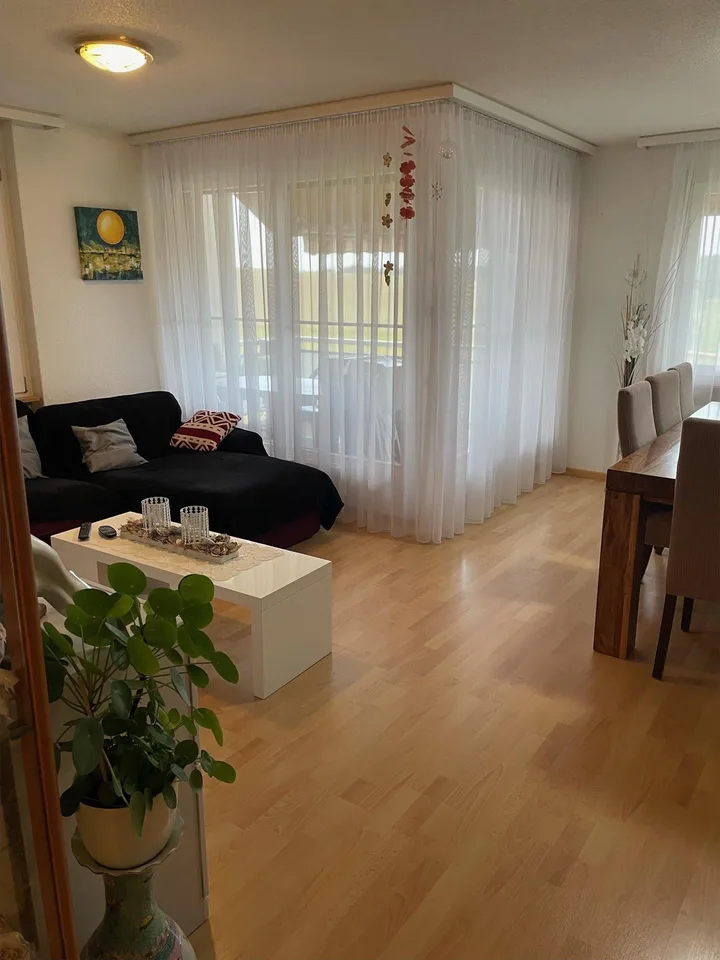 Grosszügige 7-Zimmer-Maisonettewohnung 2.+3.OG mit Balkon