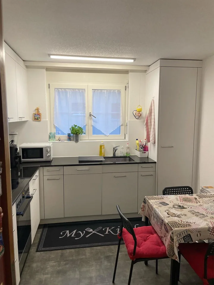 Grosszügige 7-Zimmer-Maisonettewohnung 2.+3.OG mit Balkon