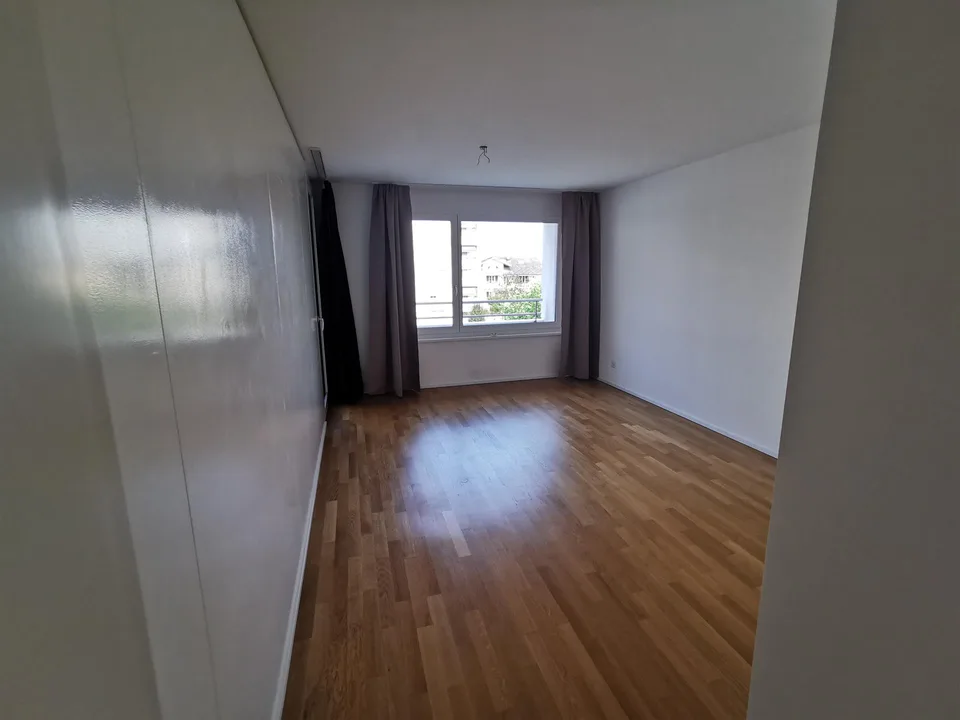 Moderne 2.5-Zimmerwohnung im 1.OG