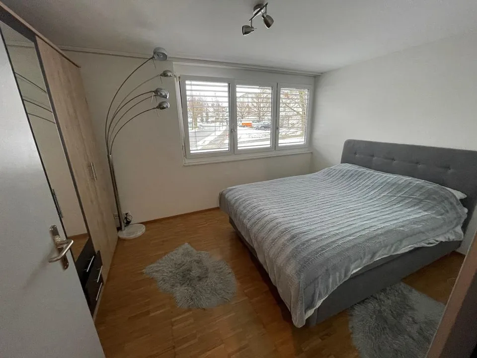 PRAKTISCHE WOHNUNG