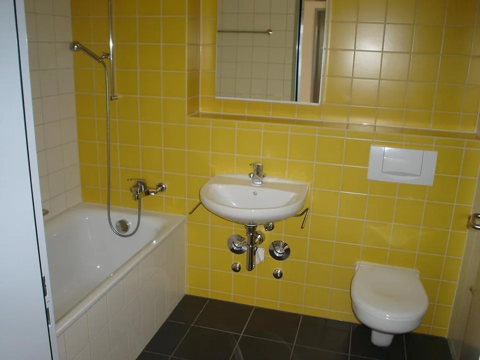 PRAKTISCHE WOHNUNG