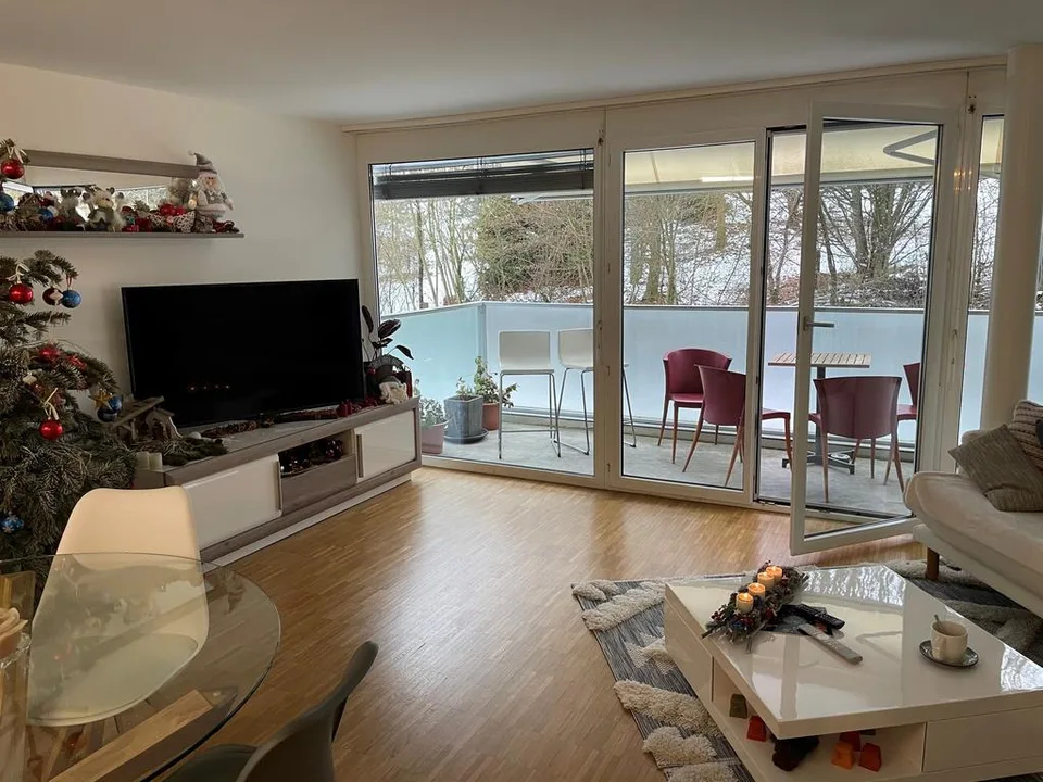 PRAKTISCHE WOHNUNG