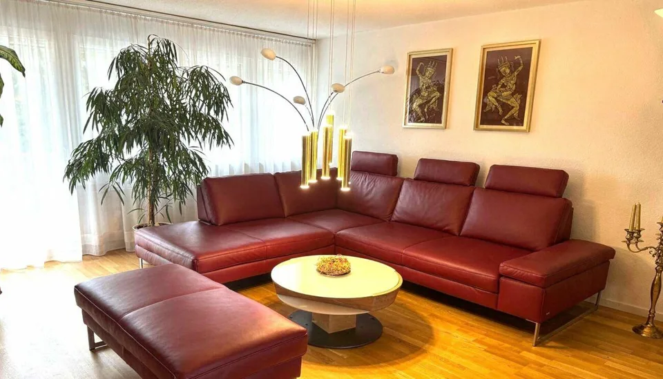 helle 4.5 Zimmer-Wohnung im Grünen