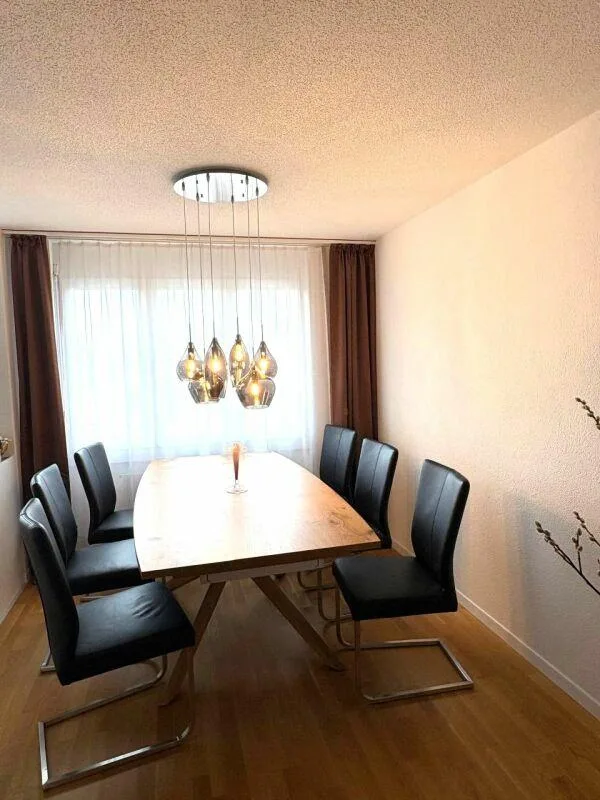 helle 4.5 Zimmer-Wohnung im Grünen
