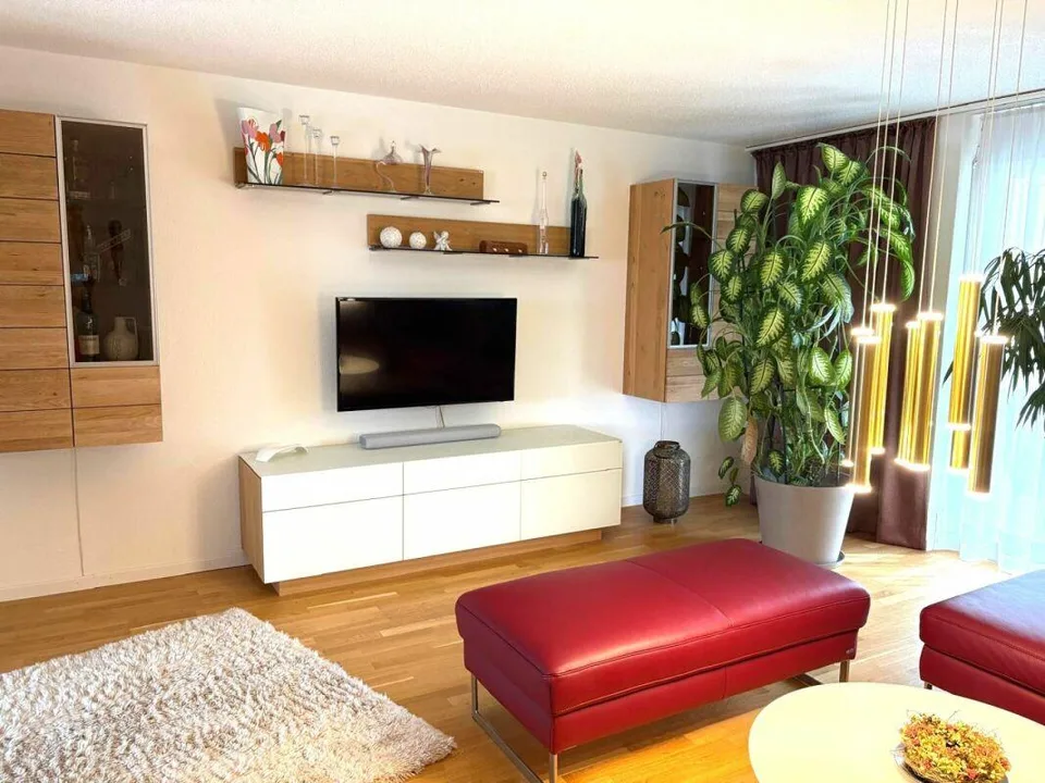 helle 4.5 Zimmer-Wohnung im Grünen