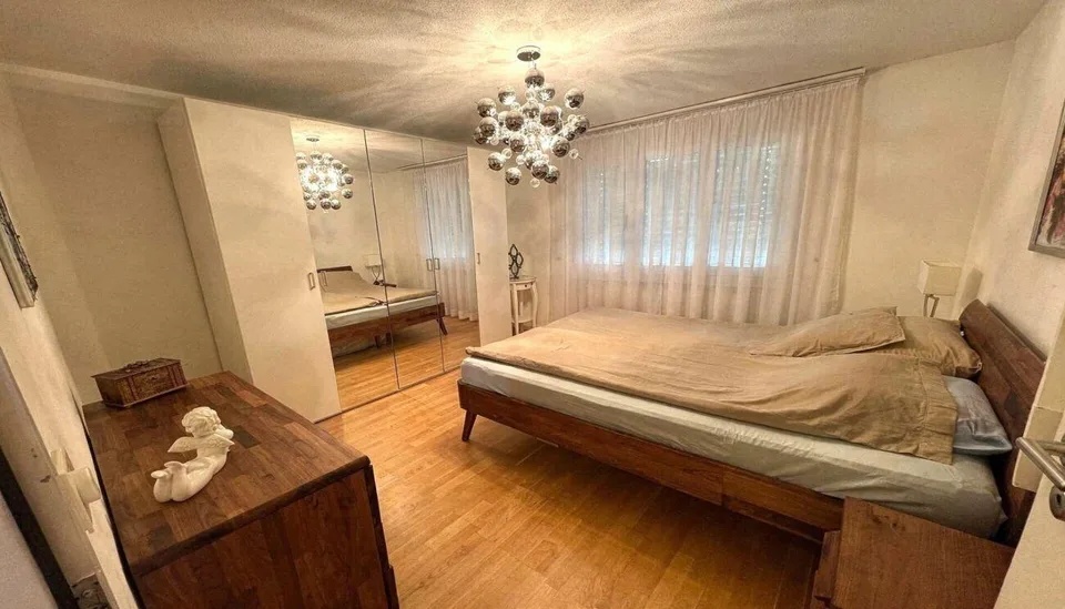 helle 4.5 Zimmer-Wohnung im Grünen