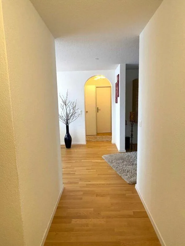 helle 4.5 Zimmer-Wohnung im Grünen