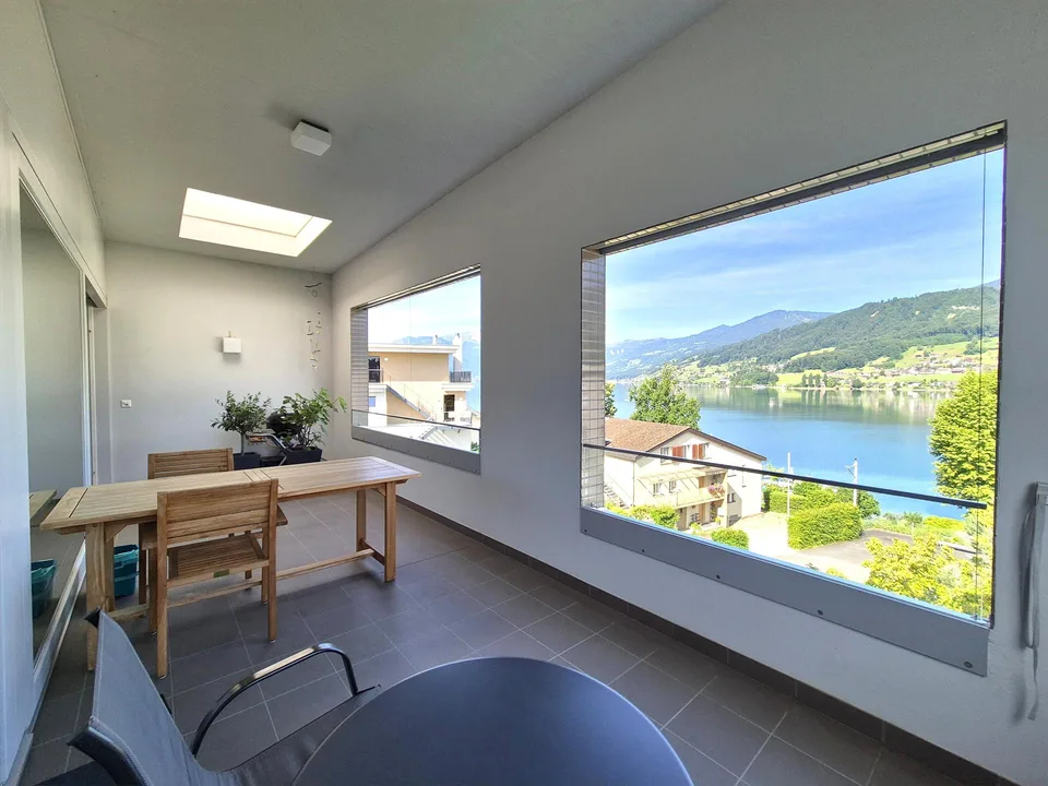 Attraktive 4.5 Zimmer- Attikawohnung mit privatem Badeplatz