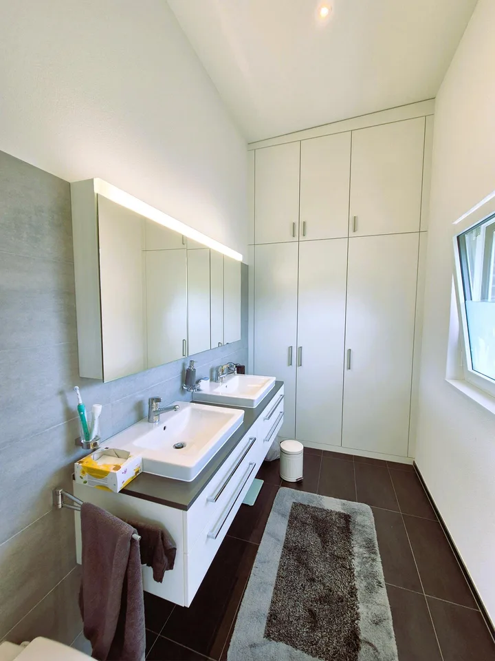 Attraktive 4.5 Zimmer- Attikawohnung mit privatem Badeplatz