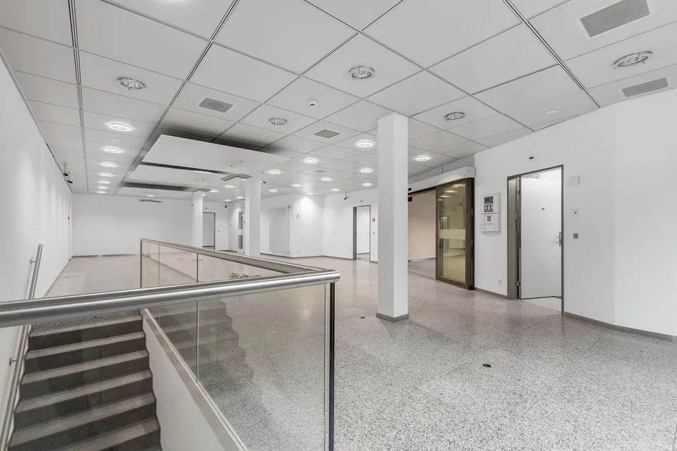 -Welcome to Business- – foto 6 di 15
