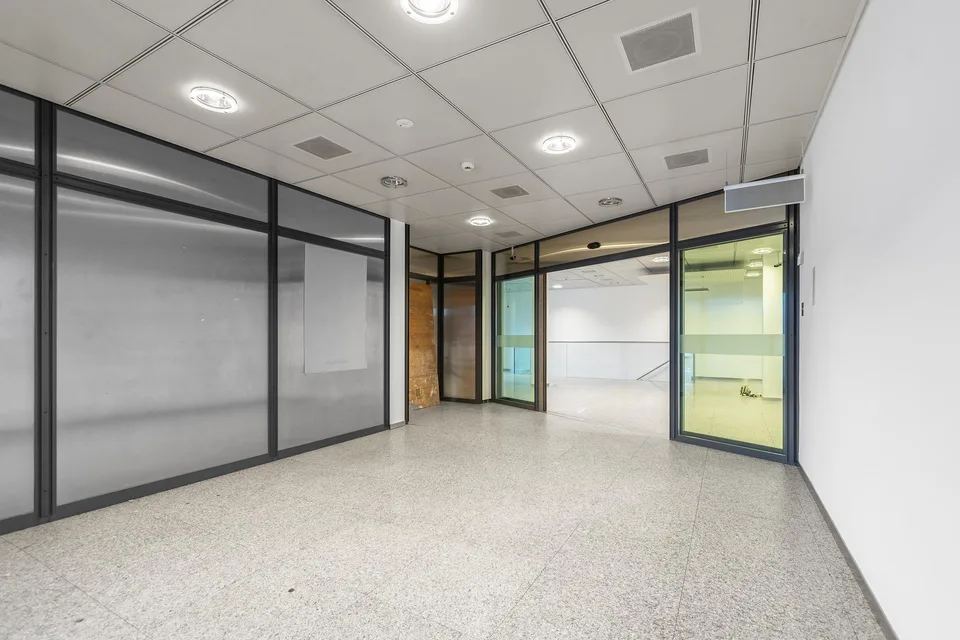 -Welcome to Business- – foto 4 di 15