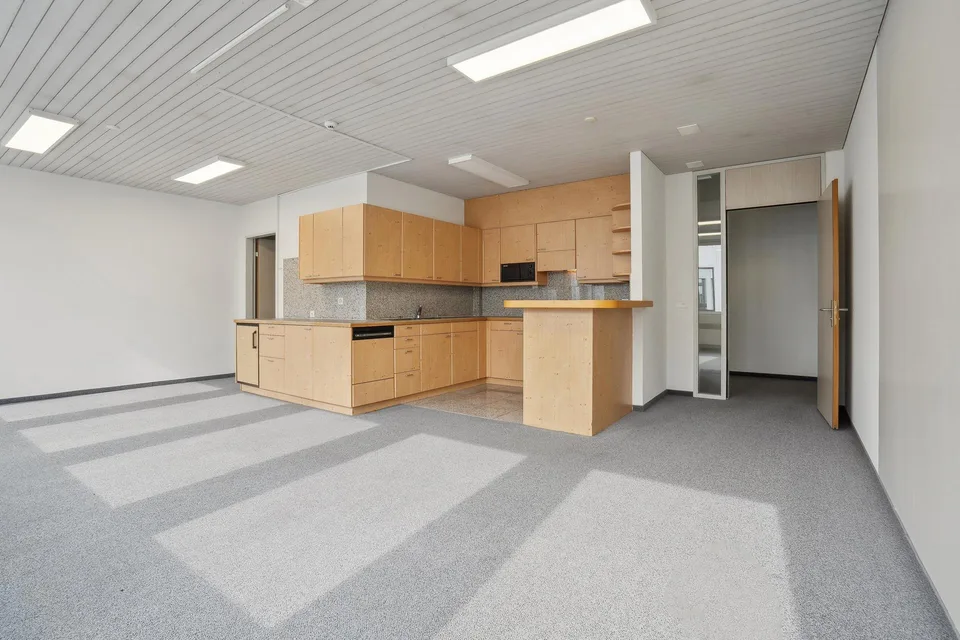 Viel Raum für Ihre Vision Büro-/Gewerbefläche nahe Flughafen Zürich – foto 9 di 11