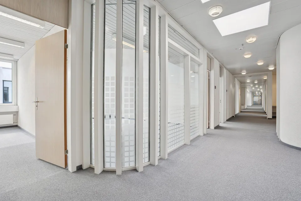 Viel Raum für Ihre Vision Büro-/Gewerbefläche nahe Flughafen Zürich – foto 8 di 11