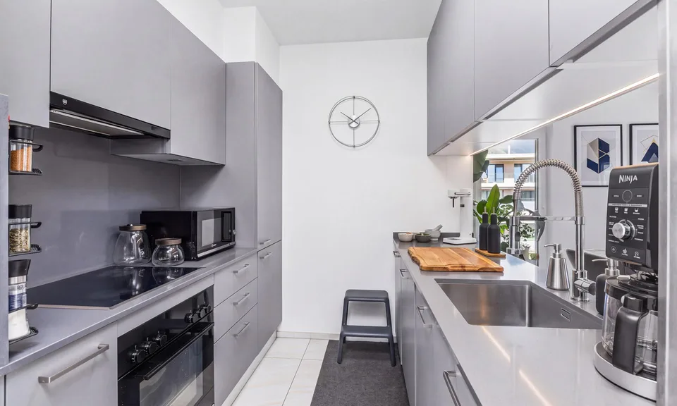 ELEGANT UND MODERN 4.5 ZIMMER IM OBEREN STOCKWERK IN BALERNA – Foto 2 von 10