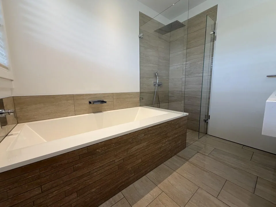 Sehr gepflegte und grosse 4½-Zimmer Parterre-Wohnung an top Lage – Foto 8 von 17