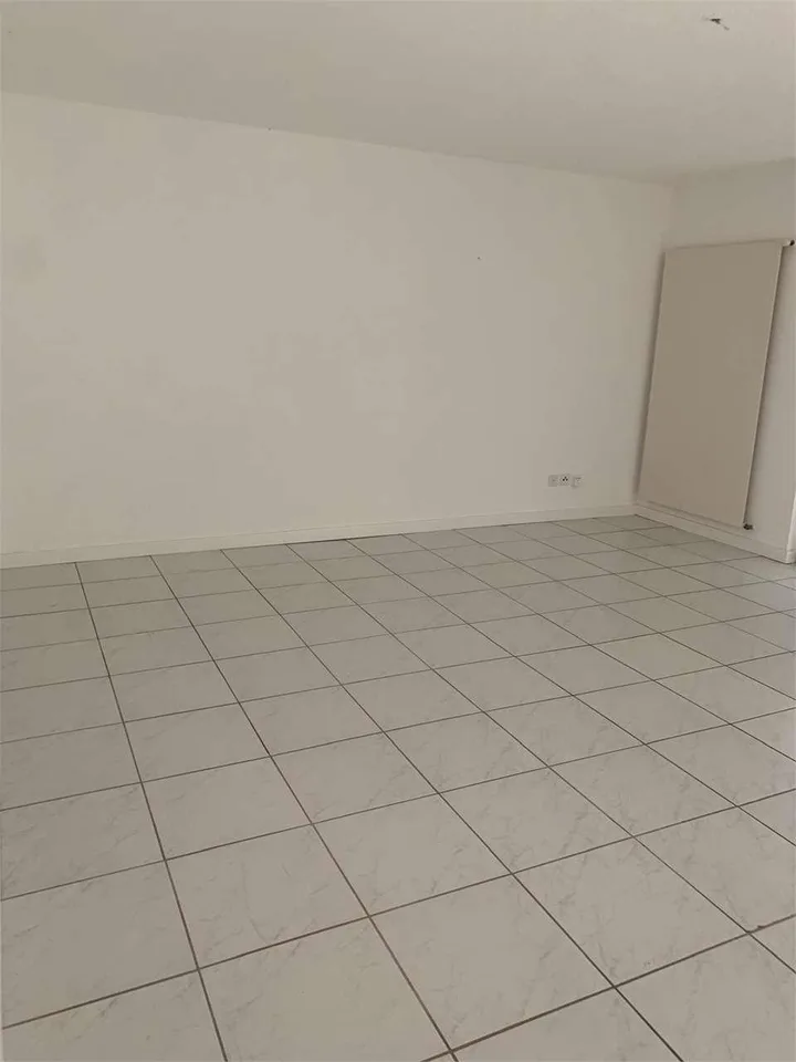 Roveredo (GR) - Generoso 4.5 Locali di 90 mq con Giardino Privato e Do
