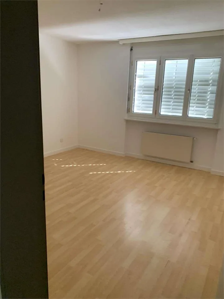 Roveredo (GR) - Generoso 4.5 Locali di 90 mq con Giardino Privato e Do