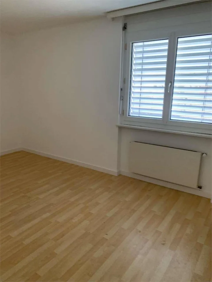 Roveredo (GR) - Generoso 4.5 Locali di 90 mq con Giardino Privato e Do