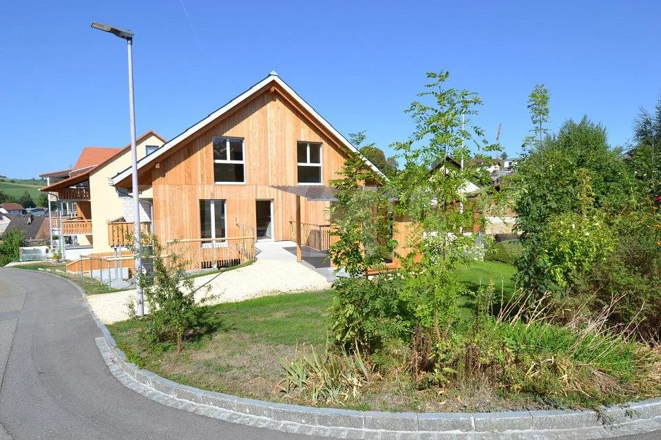 Familienhaus mit Einliegerwohnung - Perfekt als Generationenhaus oder zur Miete – Foto 2 von 14