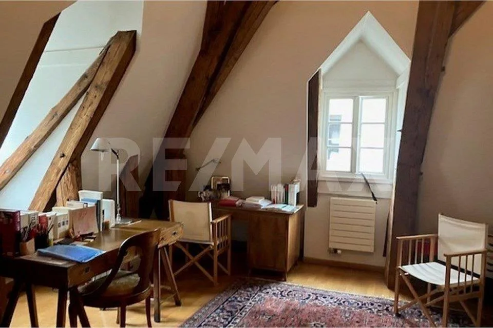 Appartement mansardé historique dans un excellent emplacement occasion d'investissement attrayante – photo 9 sur 11