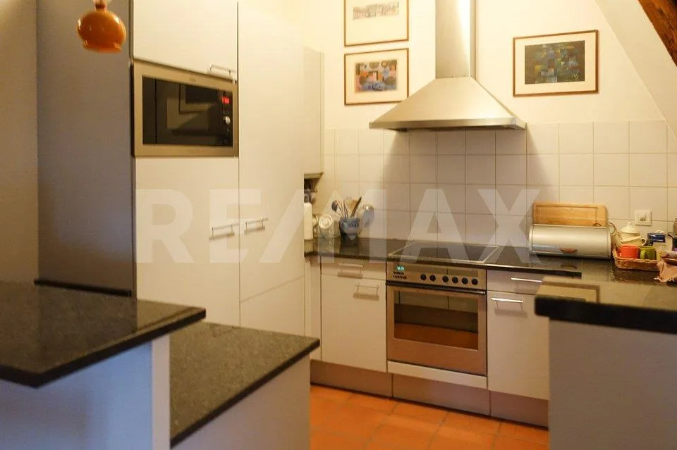 Appartement mansardé historique dans un excellent emplacement occasion d'investissement attrayante – photo 7 sur 11