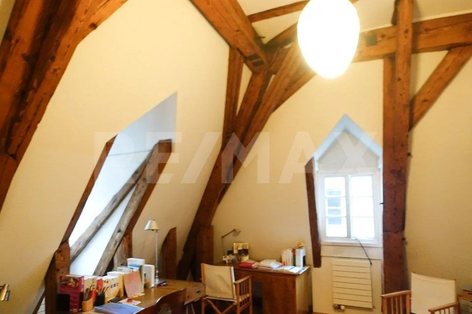 Appartement mansardé historique dans un excellent emplacement occasion d'investissement attrayante – photo 8 sur 11