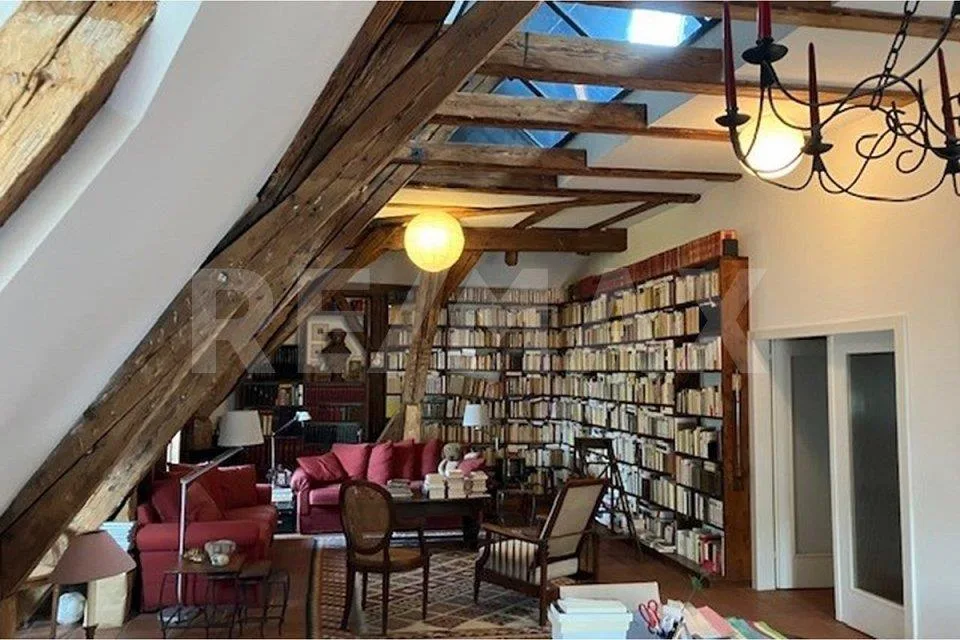 Appartement mansardé historique dans un excellent emplacement occasion d'investissement attrayante – photo 5 sur 11