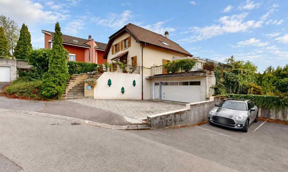 4,5-Zimmer-Einfamilienhaus, Doppelgarage und großes Grundstück – Foto 2 von 11