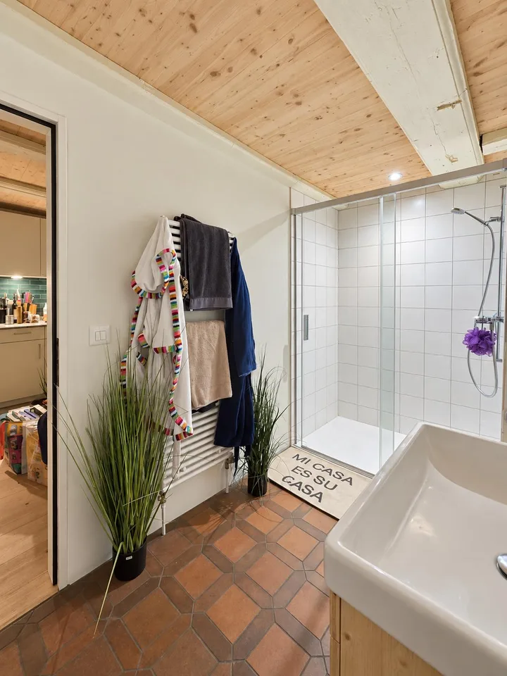 Charmant appartement 2.5 pièces à Niederlenz – Bâtiment historique, rénové à la moderne