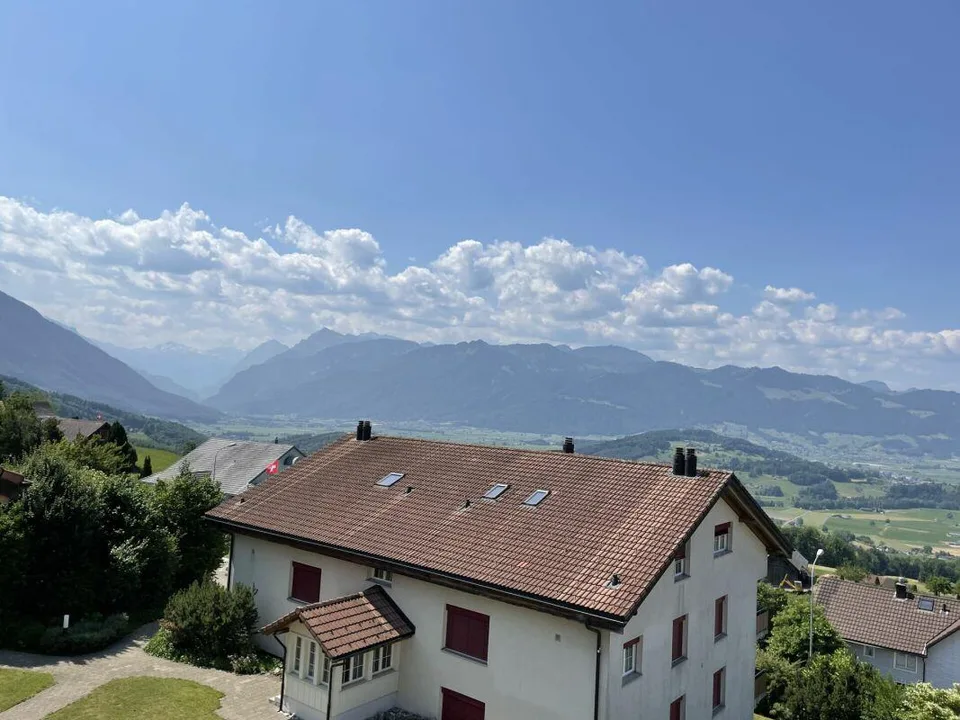 Appartamento attico di lusso 5,5 locali con vista lago e montagna