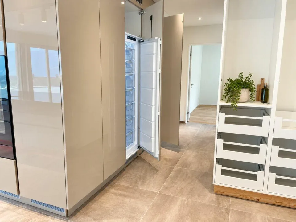 Appartamento attico di lusso 5,5 locali con vista lago e montagna