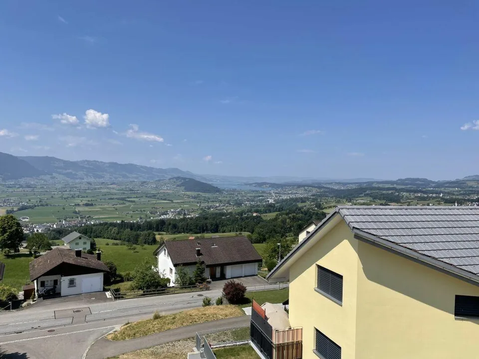 Appartamento attico di lusso 5,5 locali con vista lago e montagna