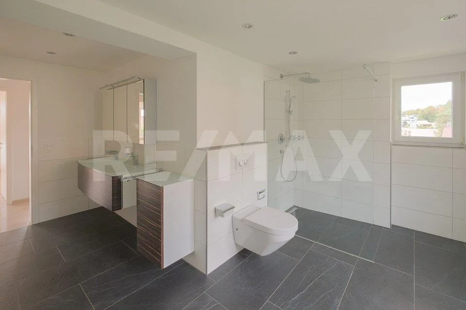 Una casa piena di possibilità in una zona residenziale popolare – foto 10 di 13