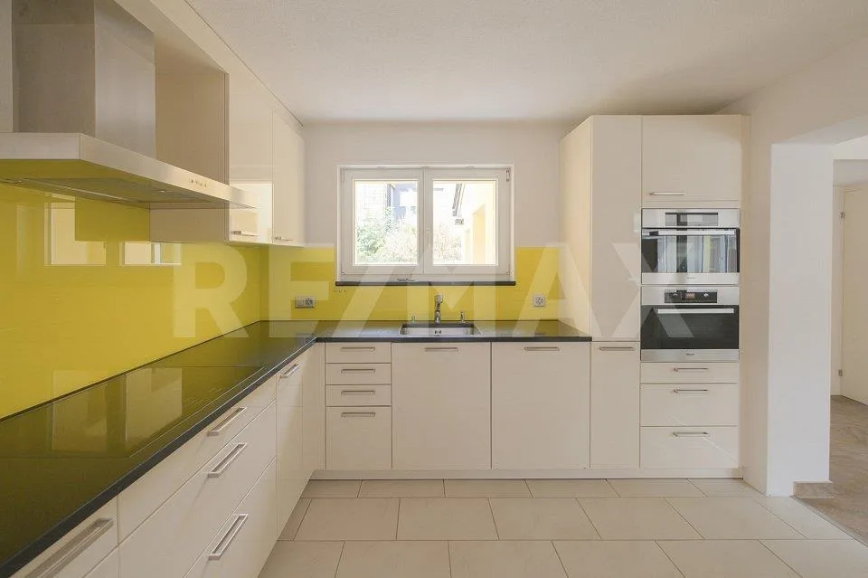 Una casa piena di possibilità in una zona residenziale popolare – foto 4 di 13