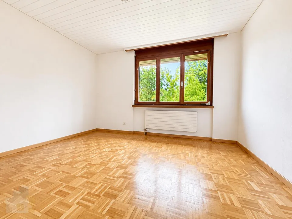 Freistehendes Einfamilienhaus in Seenähe mit grossem Garten – Foto 9 von 16