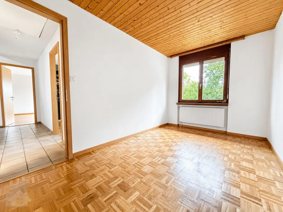 Freistehendes Einfamilienhaus in Seenähe mit grossem Garten – Foto 8 von 16