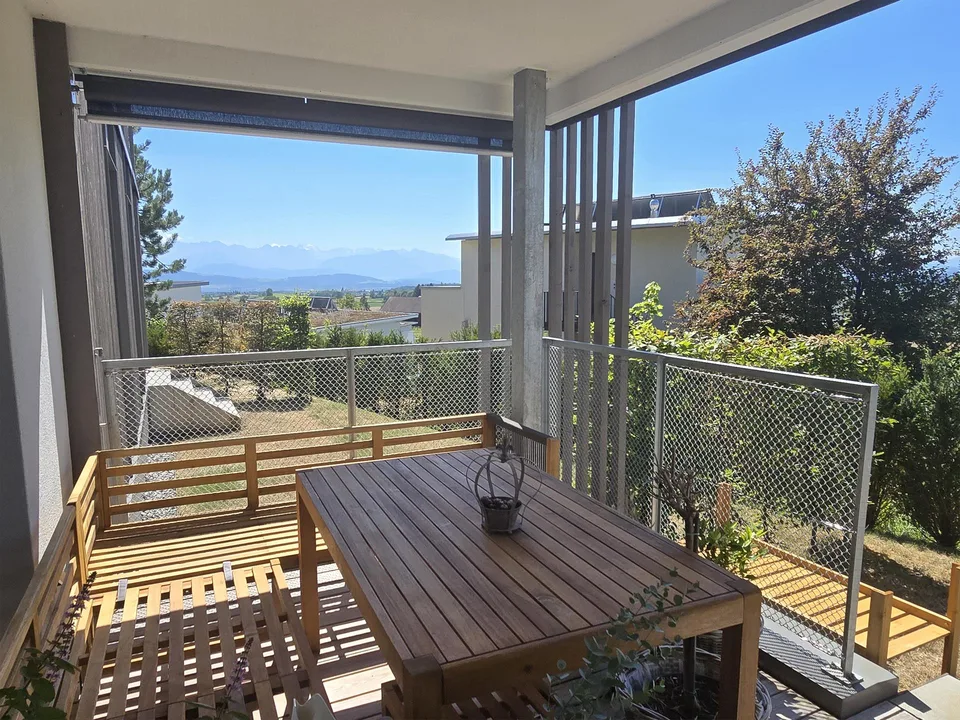 Moderne 2.5-Zimmerwohnung mit Loggia und Gartensitzplatz