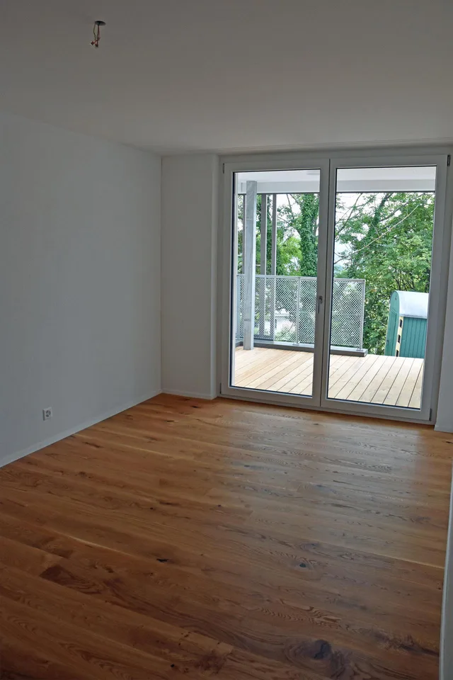 Moderne 2.5-Zimmerwohnung mit Loggia und Gartensitzplatz