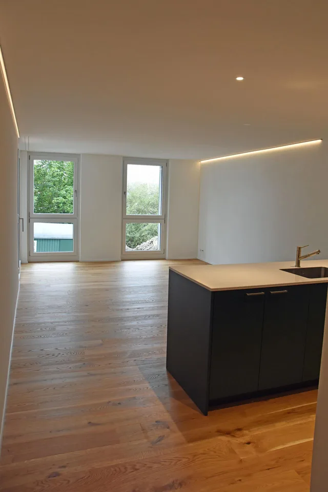 Moderne 2.5-Zimmerwohnung mit Loggia und Gartensitzplatz