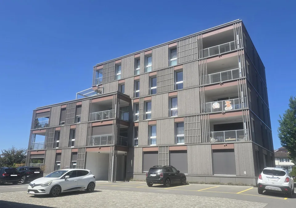 Moderne 2.5-Zimmerwohnung mit Loggia und Gartensitzplatz