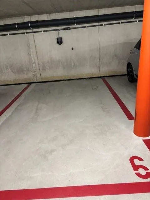 Einstellplatz mit E-Ladestation in UN-Garage zu vermieten – foto 2 di 2