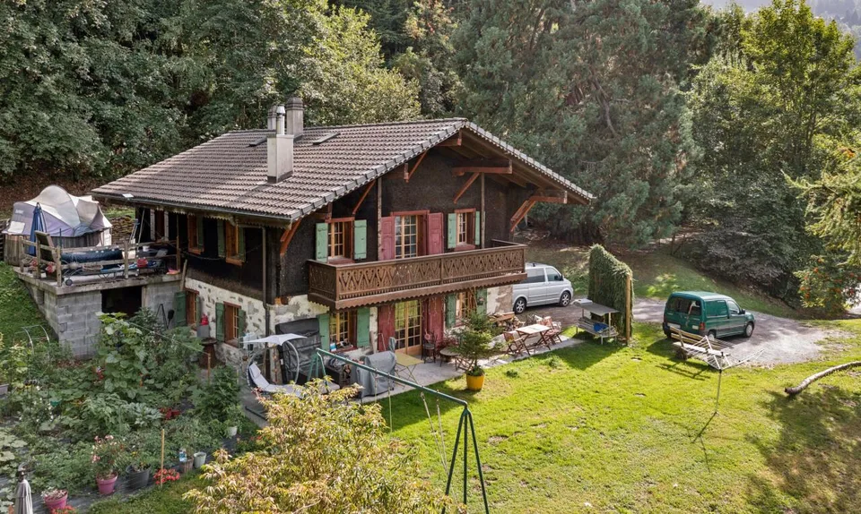 Les Giettes – Chalet de caractère sur un terrain d'exception – photo 4 sur 11
