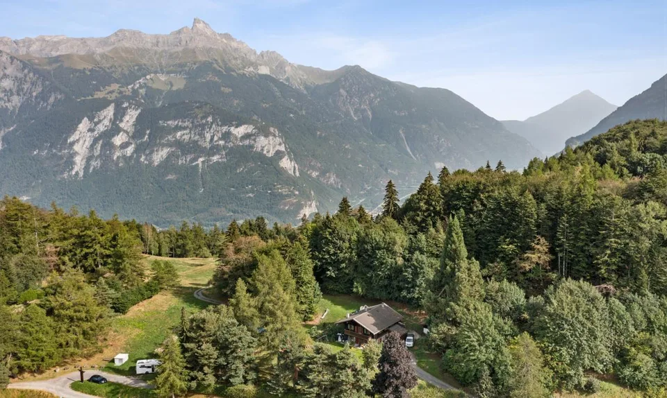 Les Giettes – Chalet de caractère sur un terrain d'exception – photo 2 sur 11