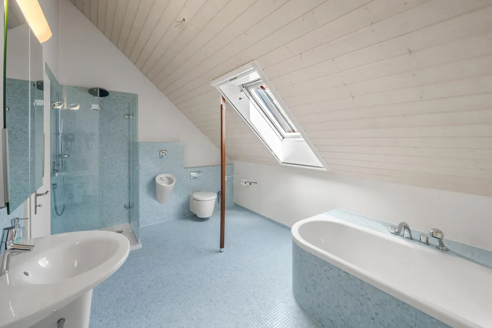 Ruhig gelegen, weit oben: Einfamilienhaus mit Panoramablick – Foto 6 von 15