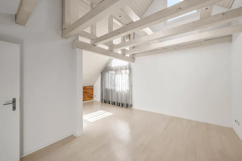 Ruhig gelegen, weit oben: Einfamilienhaus mit Panoramablick – Foto 7 von 15