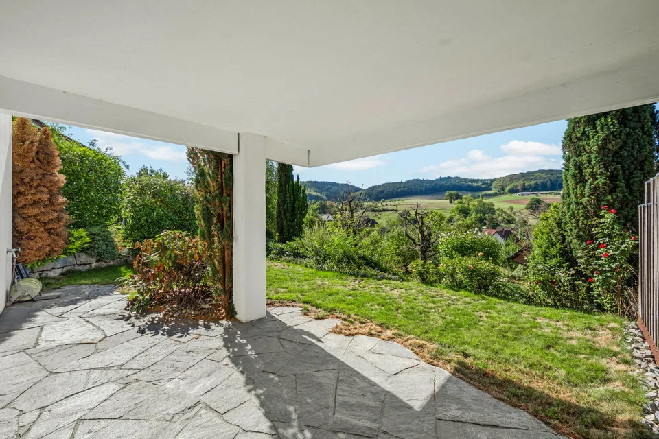 Ruhig gelegen, weit oben: Einfamilienhaus mit Panoramablick – Foto 9 von 15