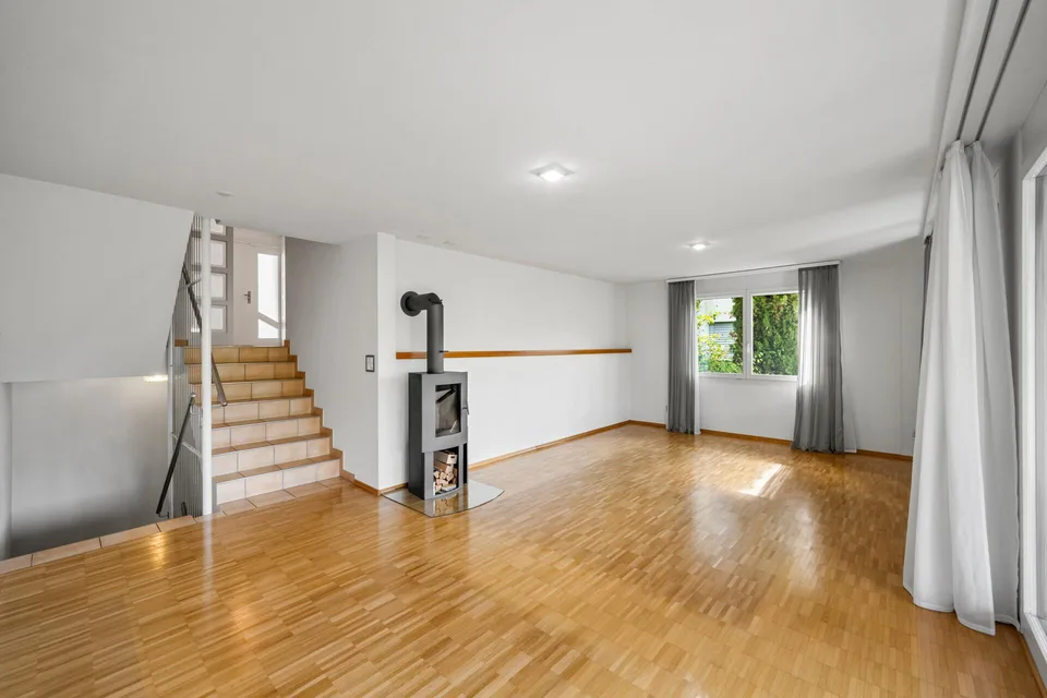 Ruhig gelegen, weit oben: Einfamilienhaus mit Panoramablick – Foto 3 von 15